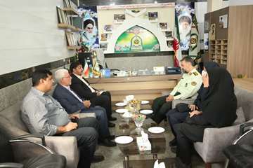 دیدار شهردار و اعضای شورای اسلامی شهر با جناب سرهنگ به مناسبت هفته نیروی انتظامی