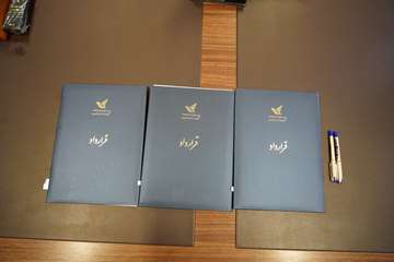 عقد تفاهم نامه اجرای پلاکهای پستی هوشمند خمینی شهر