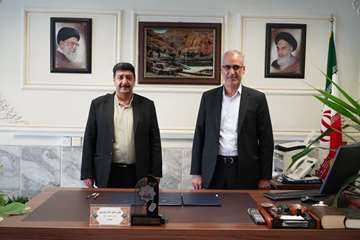 عقد تفاهم نامه اجرای پلاکهای پستی هوشمند خمینی شهر