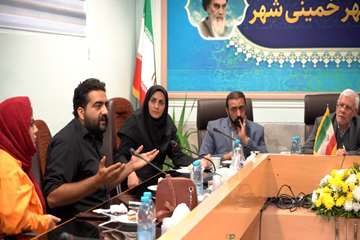 از 24 هنرمند تئاتر رتبه آور خمینی شهری در جشنواره های کشوری تقدیر شد