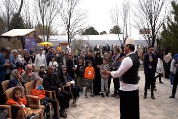 نوروزگاه خمینی شهر در باغ موزه چهل ستون اصفهان