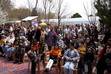 نوروزگاه خمینی شهر در باغ موزه چهل ستون اصفهان