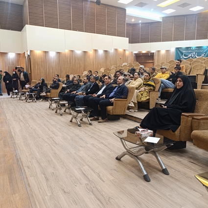 نشست صمیمانۀ هنرمندان نمایش خیابانی استان با مسئولان سازمان فرهنگی شهرداری