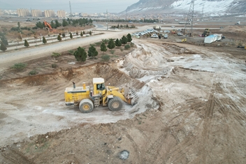 ادامۀ عملیات عمرانی میدان پدر